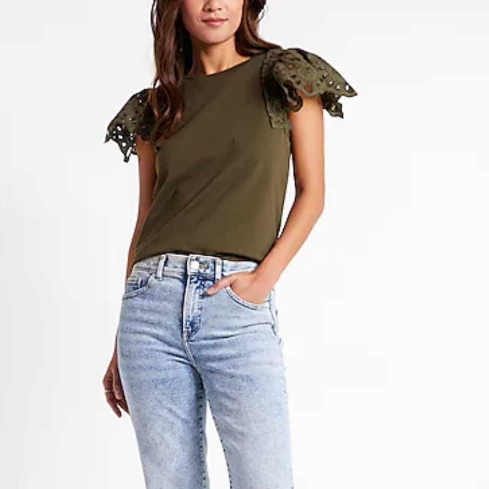 Eyelet ruffle sleeve tee